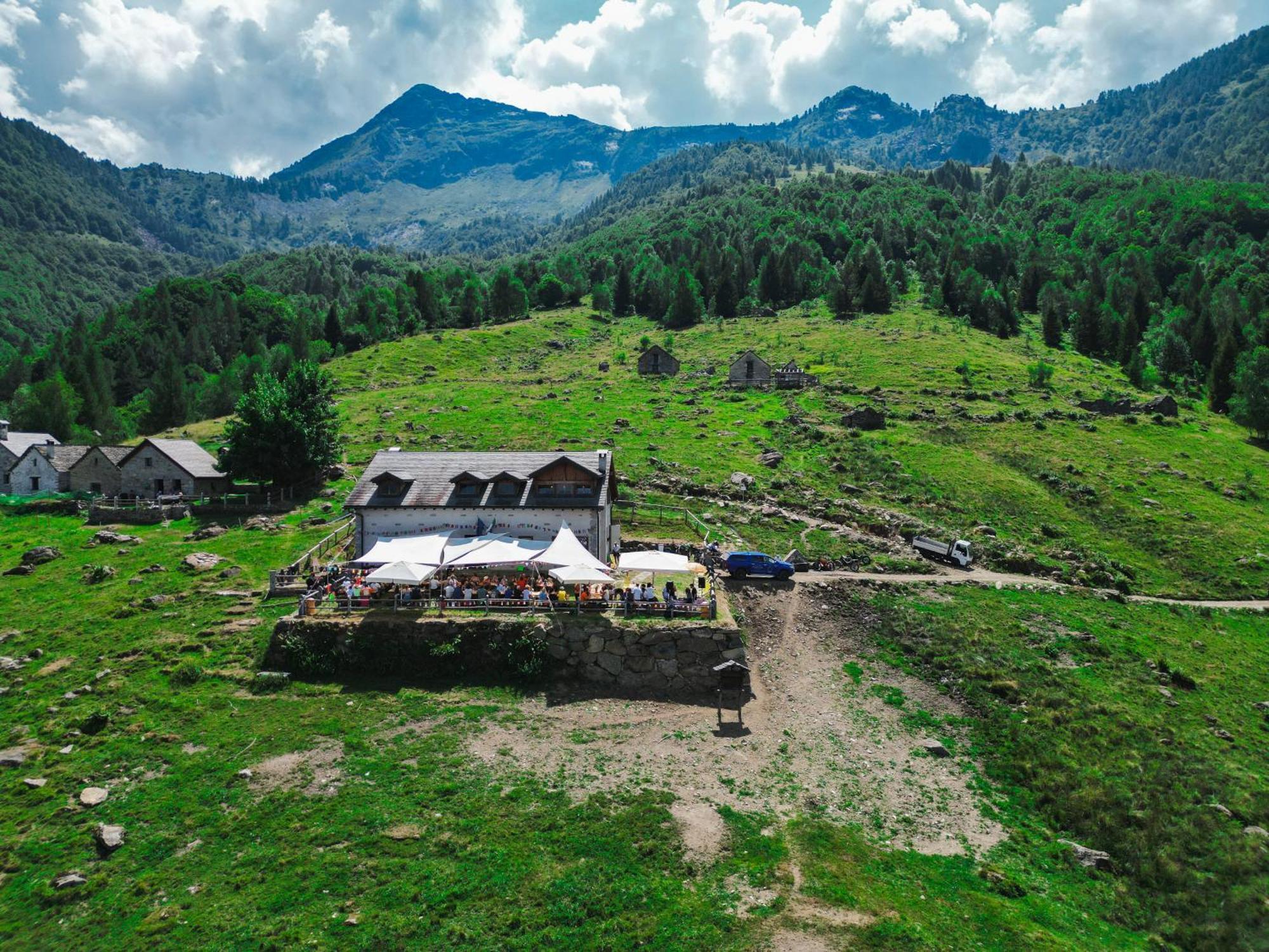 Rifugio Parpinasca Hostel Trontano Bagian luar foto